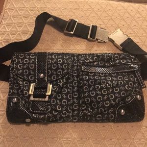 Guess fannypack